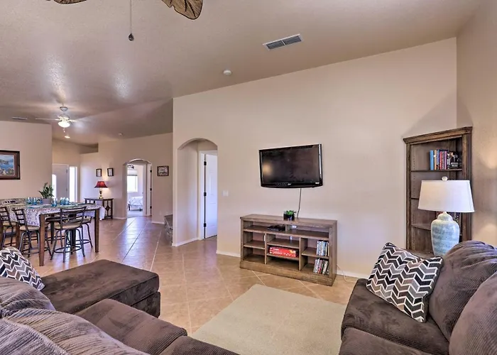 Inviting Retreat W/ Patio < 1 Mi To Colorado River Vakantiehuis