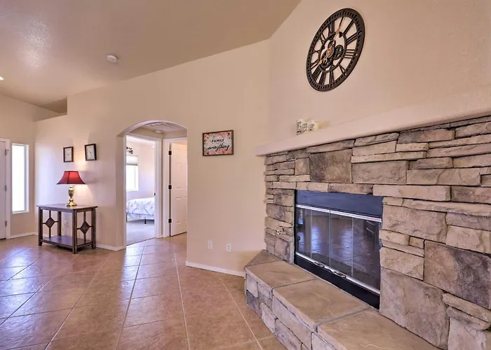 Vakantiehuis Inviting Retreat W/ Patio < 1 Mi To Colorado River