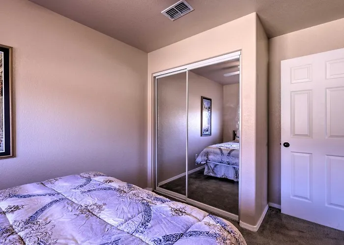 Vakantiehuis Inviting Retreat W/ Patio < 1 Mi To Colorado River *